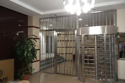Турнікет повноростових Sesam c огорожею і аварійної хвірткою.