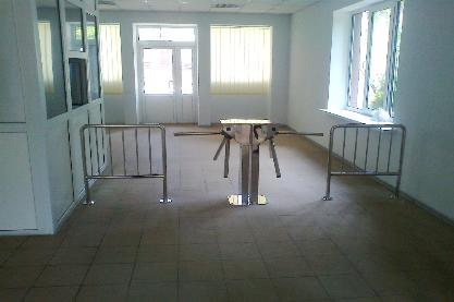 Установка турникетов с системой контроля доступа и съёмного ограждения в гос.учереждении на улице Россошанской. 